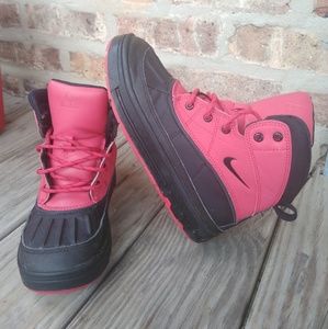 pink nike duck boots